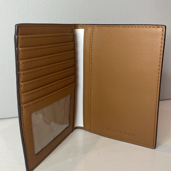 Michael Kors Jet Set Travel Passport Case wallet MK Signature Brown / Acorn NWOT - Picture 8 of 15